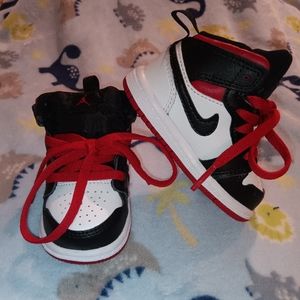 Jordan AJ 1 Mid